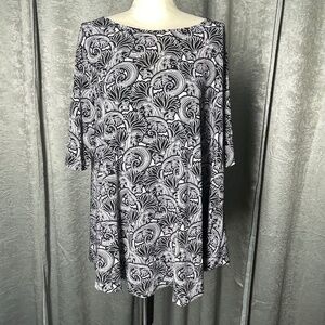 Women’s Black/White Chico’s Size 3 Top